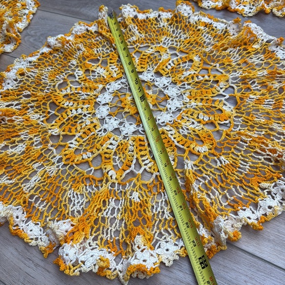 Vintage Hand Knit Ruffle Doilies - Picture 7 of 7